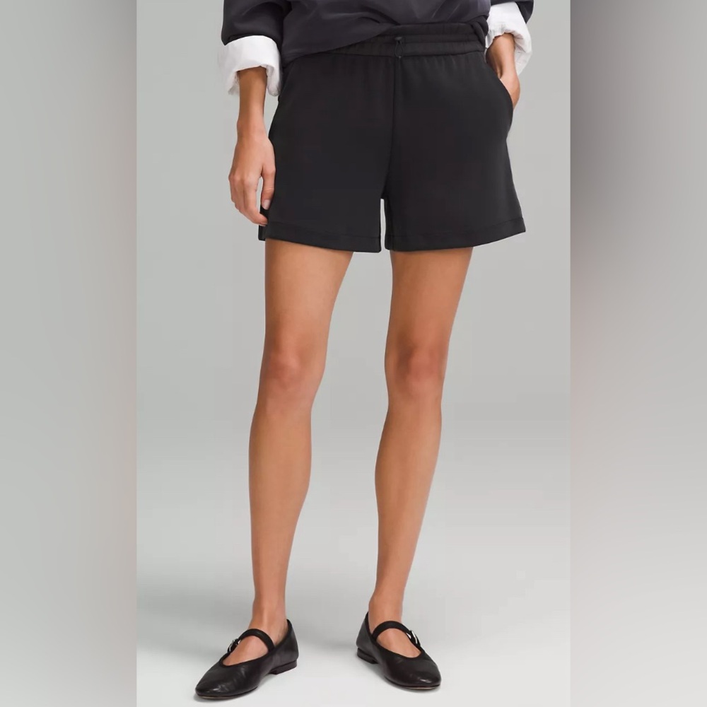 Lululemon Softstreme High-Rise Short 4" Black Size 10